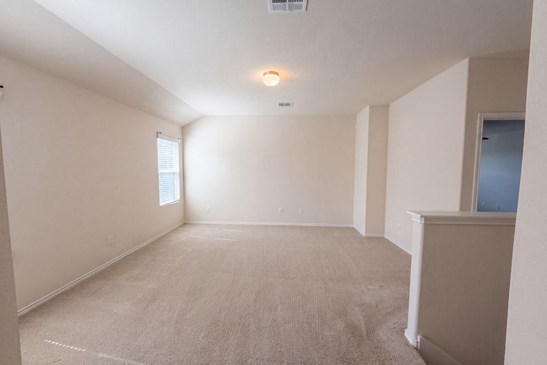 Photo 7 of 18 of 276 Circle Way, Jarrell, TX