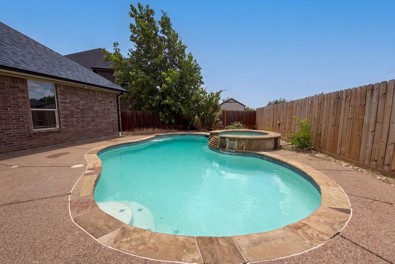 Photo 25 of 27 of 400 Blue Star Ct, Burleson, TX