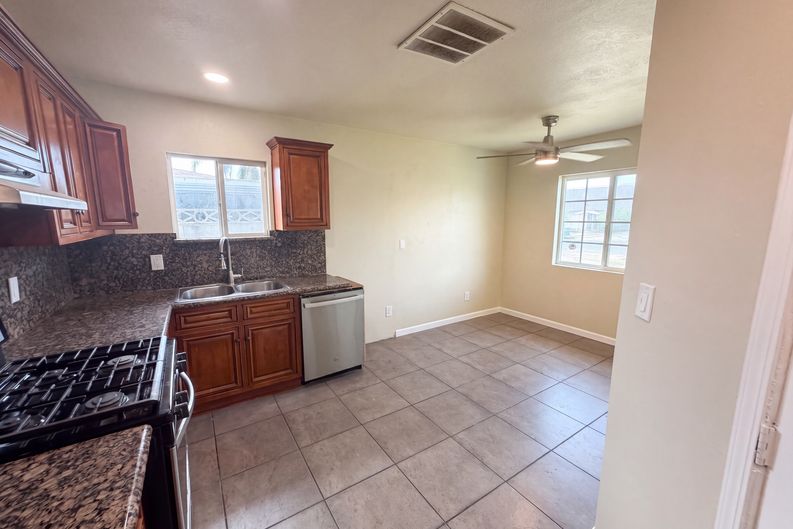 Photo 18 of 26 of 392 Cypress Ave, Colton, CA