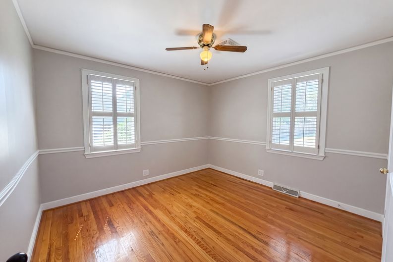 Photo 11 of 20 of 3006 Hilldale Rd, West Columbia, SC