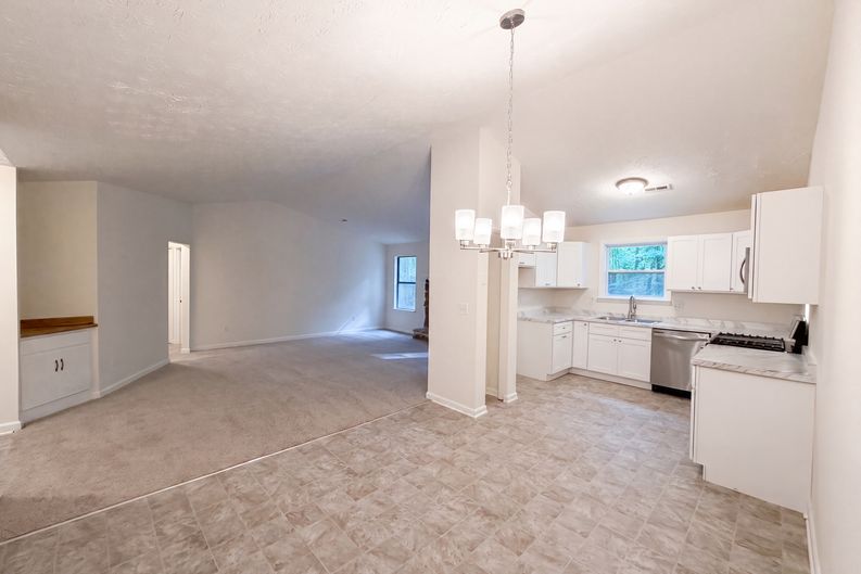 Photo 10 of 20 of 670 Marsh Ct, Jonesboro, GA