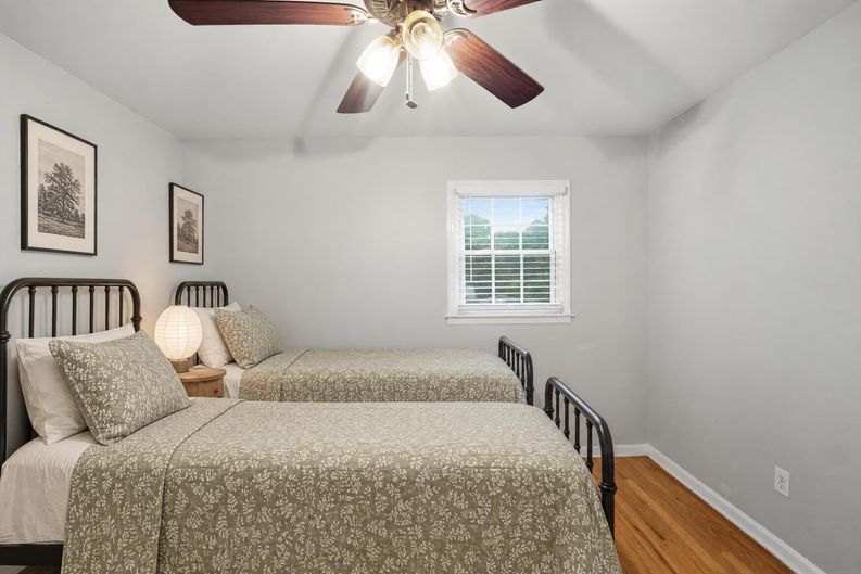 Photo 11 of 35 of 1604 Drayton Woods Dr, Tucker, GA
