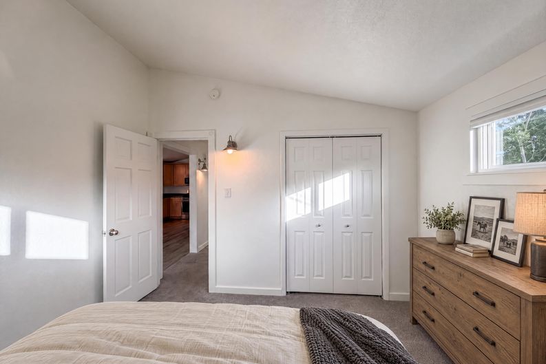 Photo 4 of 12 of 433 Sunnyside Ln, Longmont, CO