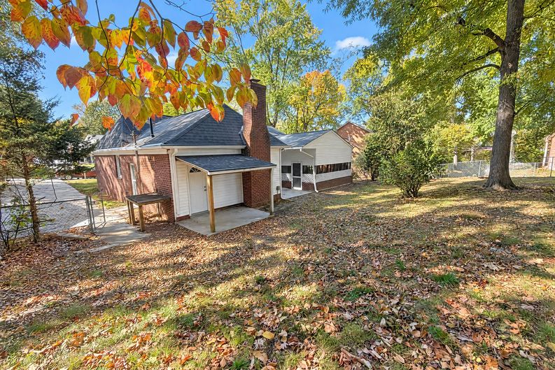 Photo 18 of 19 of 3305 Winchester Dr, Greensboro, NC