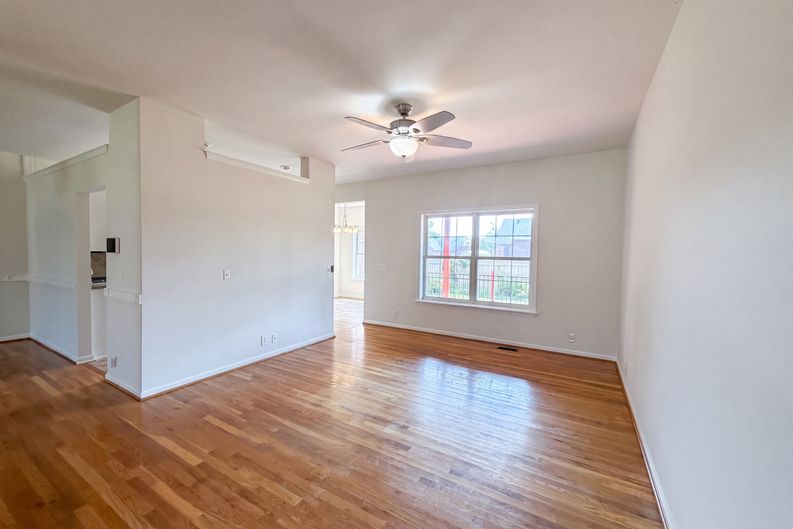Photo 9 of 24 of 1727 Joben Dr, Murfreesboro, TN