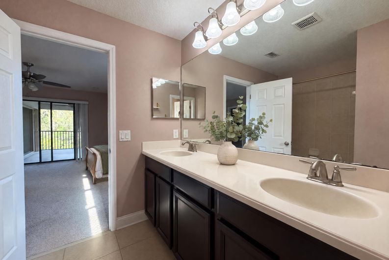 Photo 20 of 36 of 12424 Belcroft Dr, Riverview, FL