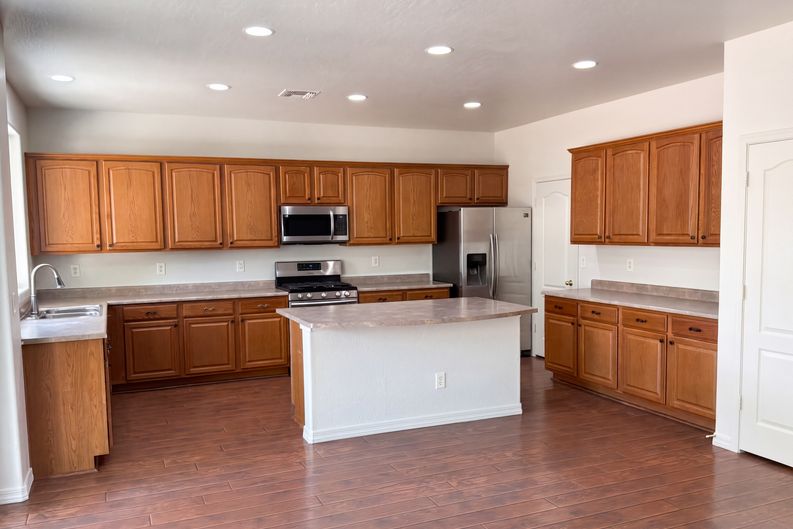 Photo 8 of 46 of 8386 W Palo Verde Ave, Peoria, AZ