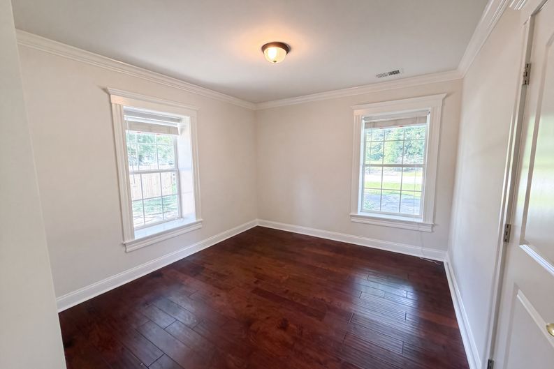 Photo 12 of 20 of 829 W 2nd North St, Summerville, SC