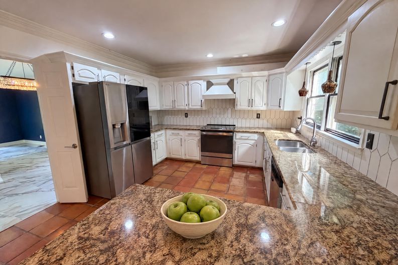 Photo 21 of 28 of 644 Laurel Wood Dr SW, Marietta, GA