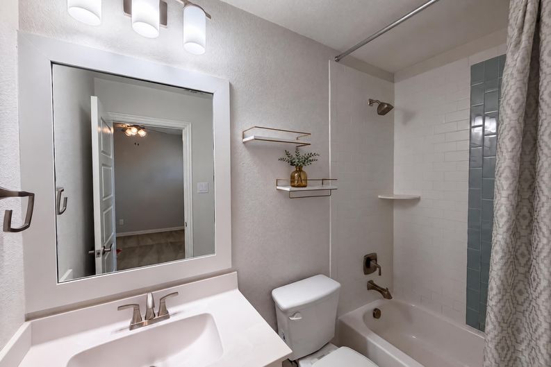 Photo 11 of 37 of 11509 Misty Ridge Dr, Roanoke, TX