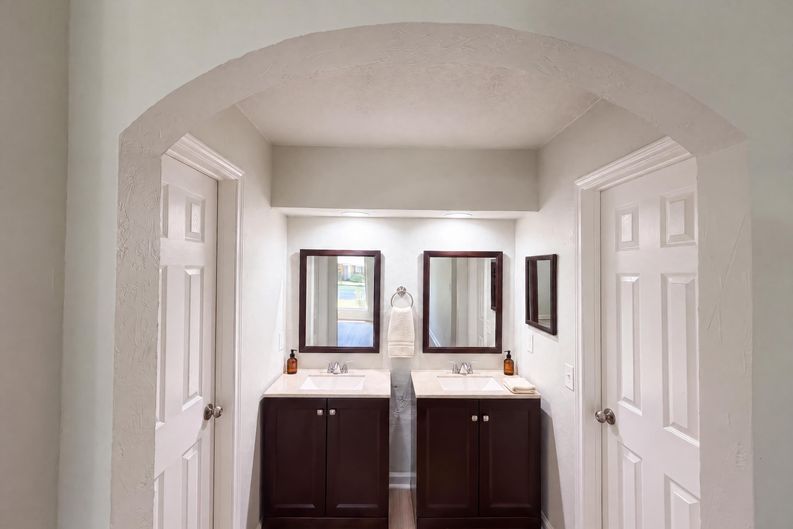 Photo 7 of 21 of 220 Grand Meadow Dr, Fort Worth, TX