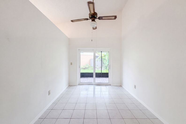 Photo 12 of 17 of 11648 Hidden Hollow Cir, Tampa, FL