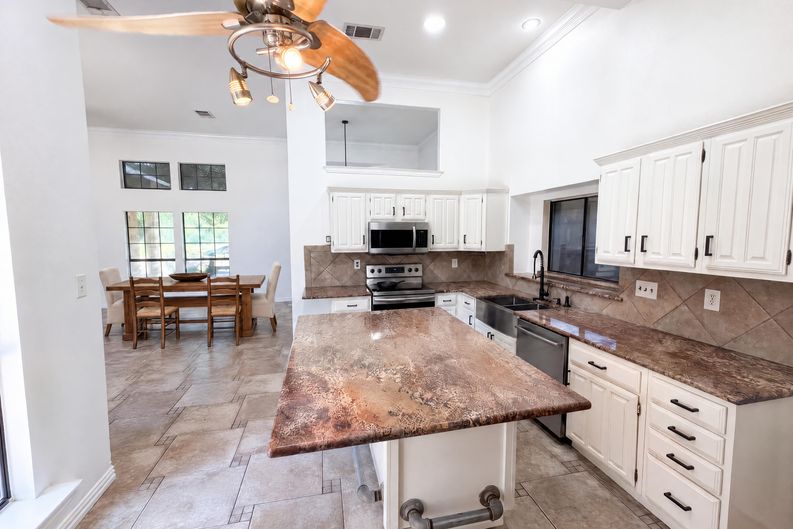 Photo 6 of 18 of 1613 Mullins Dr, Plano, TX