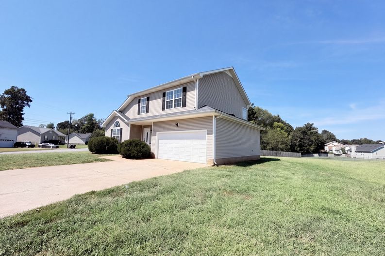 Photo 19 of 23 of 3782 Man O War Blvd, Clarksville, TN