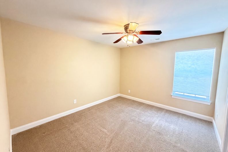 Photo 14 of 28 of 9928 Daufuskie Dr, Charlotte, NC