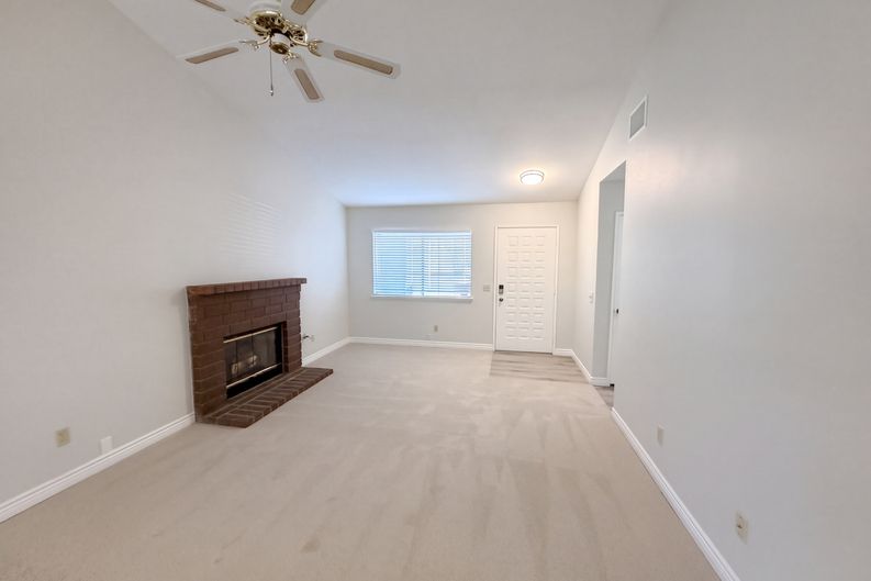 Photo 3 of 23 of 2591 Bedford Ave, Hemet, CA