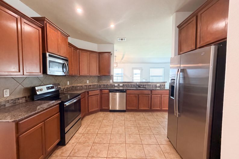 Photo 14 of 18 of 9301 Cricket Dr, Killeen, TX