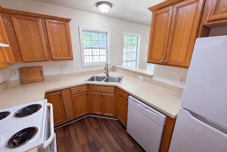 Photo 3 of 21 of 9514 Littleleaf Dr, Charlotte, NC