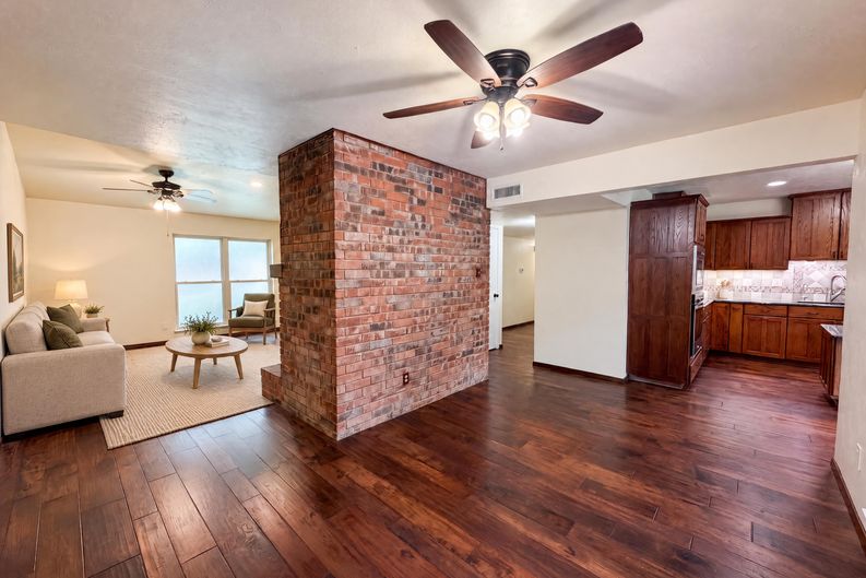 Photo 8 of 28 of 530 Shadowcrest Ln, Coppell, TX