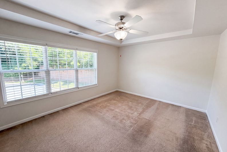 Photo 10 of 23 of 1019 Ivydale Cir, Lawrenceville, GA