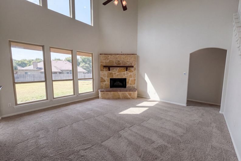 Photo 7 of 21 of 204 Janice Ct, Glenn Heights, TX