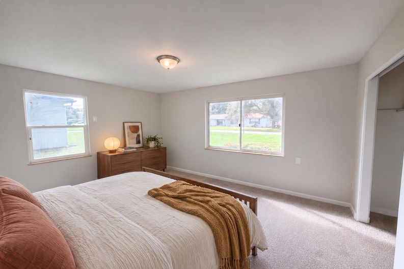 Photo 18 of 24 of 411 W Seminole Ave, Eustis, FL