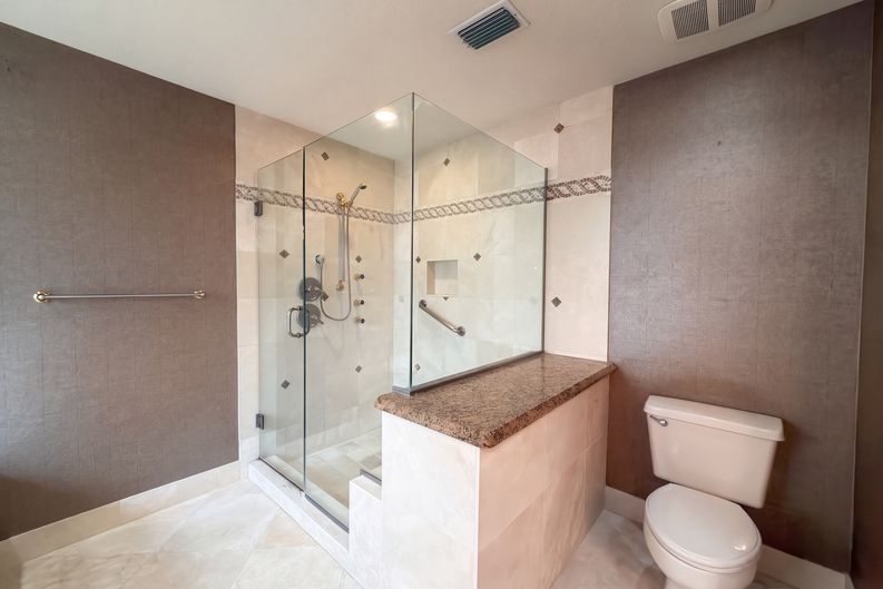 Photo 13 of 30 of 455 Longmeadow Ln, Longwood, FL