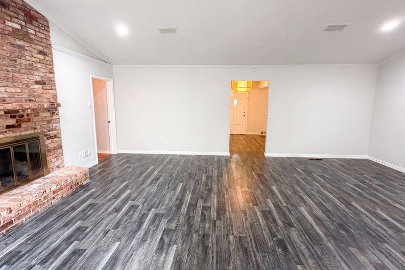 Photo 7 of 24 of 8839 Sweetwater Dr, Dallas, TX