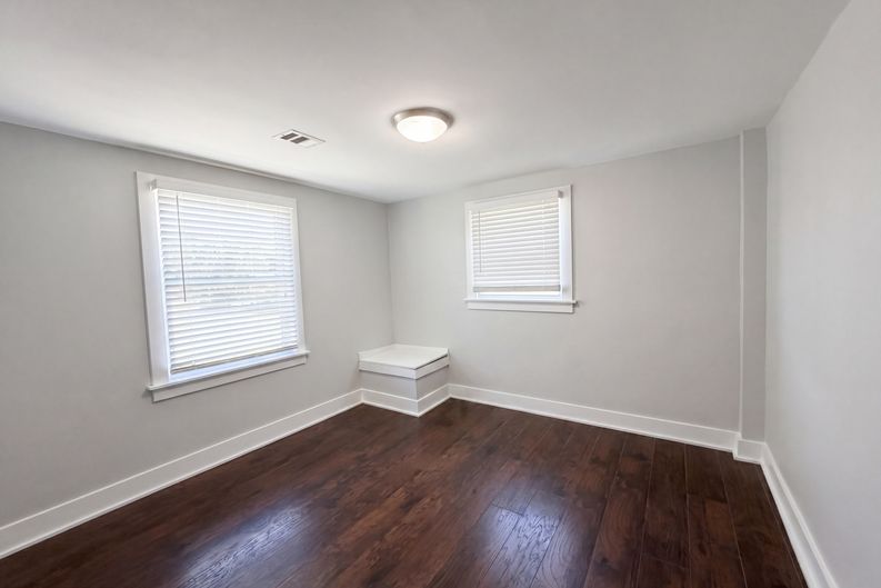 Photo 19 of 24 of 6515 Carriage Dr, Alexandria, VA