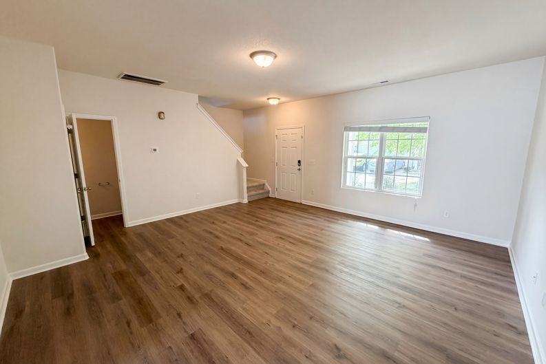 Photo 3 of 25 of 8321 Candlenut Ln, Charlotte, NC