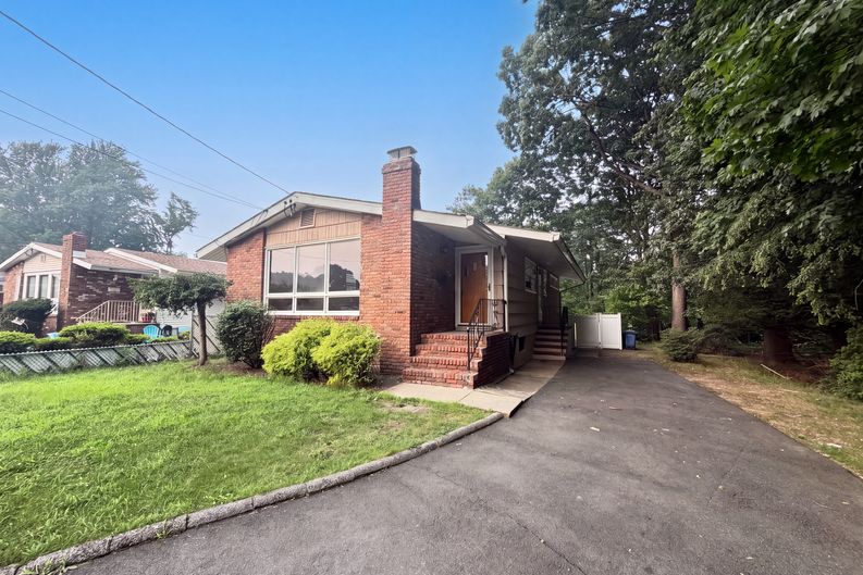 Photo 20 of 23 of 35 Dapp Ct, Elmwood Park, NJ