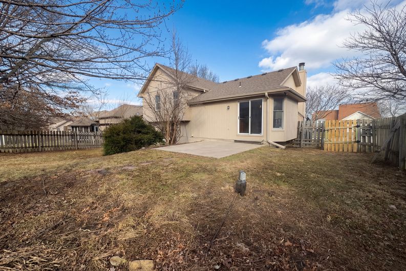 Photo 5 of 27 of 14110 Lora St, Smithville, MO