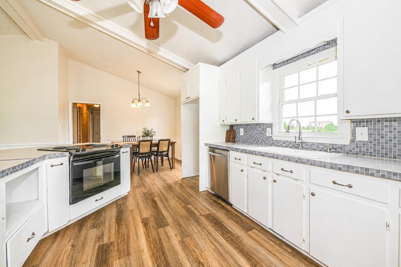 Photo 8 of 21 of 2919 Glebe Rd, Henderson, NC