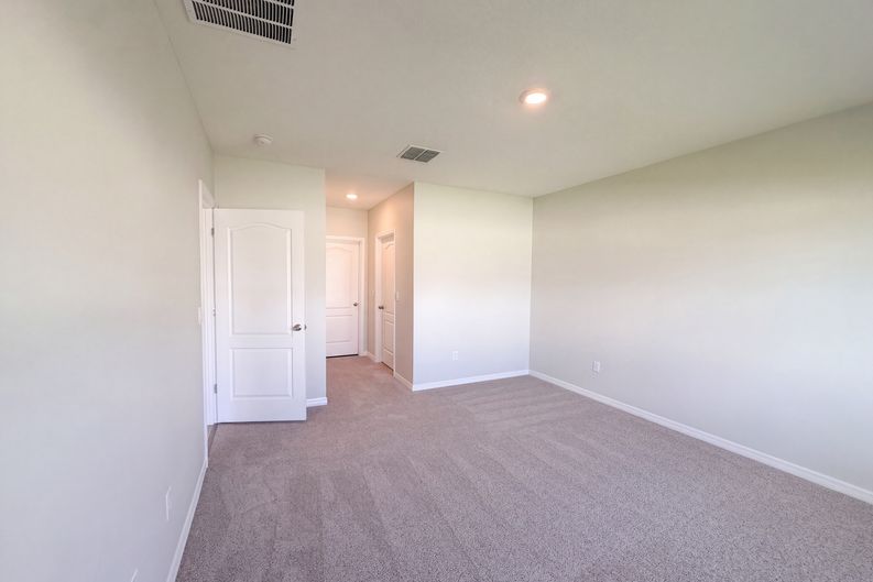 Photo 10 of 25 of 2112 Elio Ridge Dr, Zellwood, FL