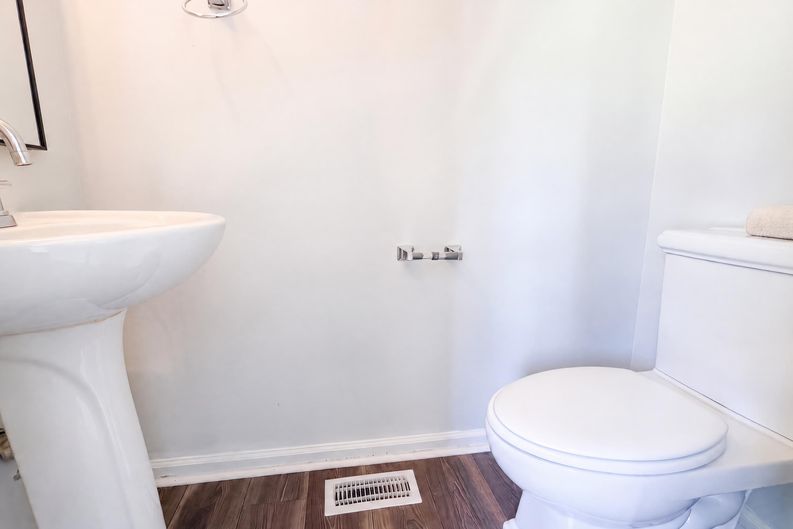 Photo 17 of 23 of 6226 Dumont Ln, Charlotte, NC