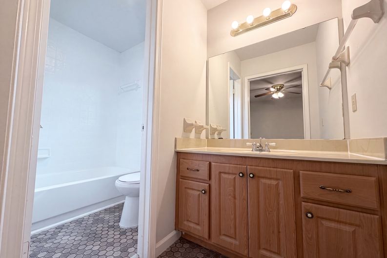 Photo 6 of 17 of 2441 Longwood St, Orange Park, FL