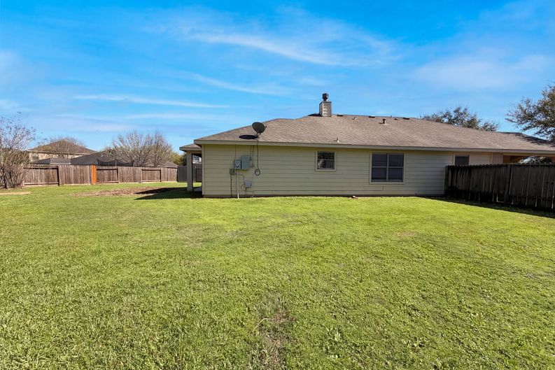 Photo 10 of 19 of 19822 Rippling Brook Ln, Tomball, TX