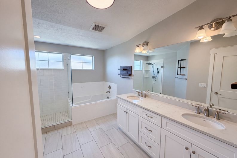 Photo 18 of 24 of 10452 S Sage Canal Way, Sandy, UT