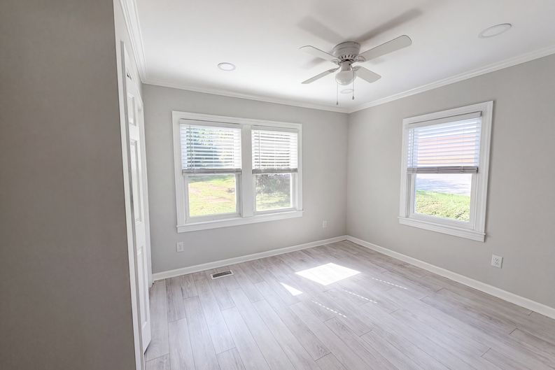 Photo 9 of 20 of 946 N Logan St, Gaffney, SC