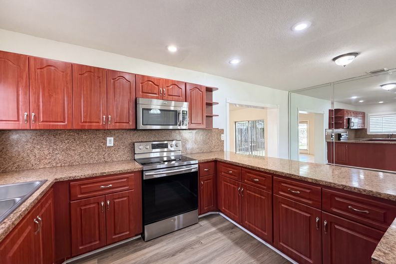 Photo 10 of 20 of 4403 NW 202nd St, Miami Gardens, FL
