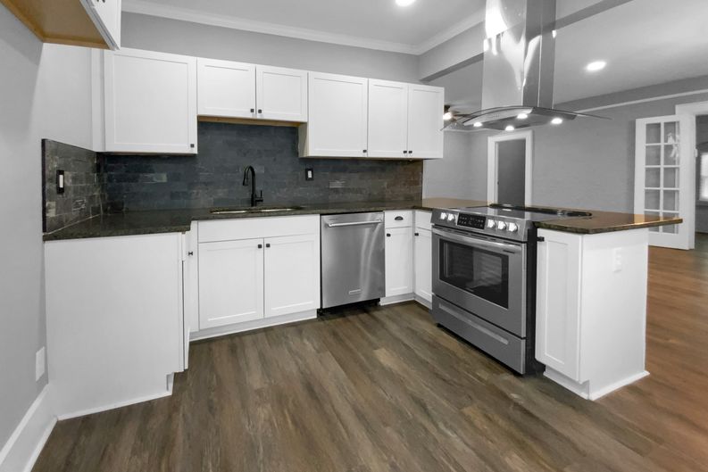 Photo 6 of 21 of 1033 Graymont Ave W, Birmingham, AL