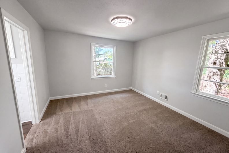 Photo 17 of 27 of 1425 Hollyberry Ln, West Columbia, SC