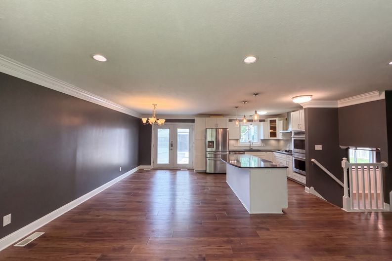 Photo 3 of 22 of 25142 Deerfield Dr, North Olmsted, OH