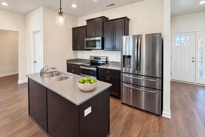 Photo 3 of 35 of 9831 Mystic Sun Ct, Fishers, IN