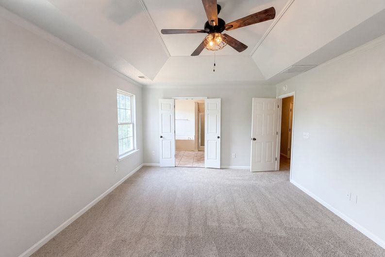 Photo 11 of 26 of 9 Bluff Ridge Ct, Greenville, SC