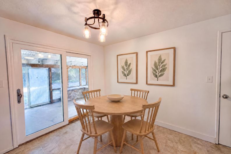 Photo 6 of 21 of 220 NE Cambridge Cir, Corvallis, OR