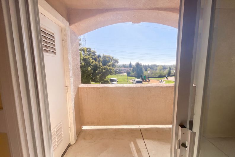 Photo 5 of 17 of 885 Halidon Way, Folsom, CA