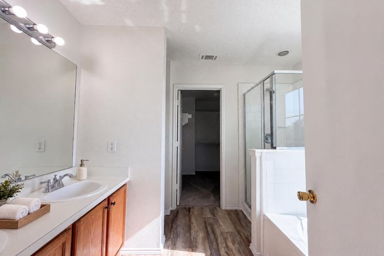 Photo 12 of 15 of 4325 Falcon Dr, Sherman, TX