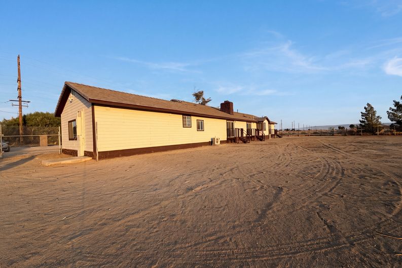 Photo 28 of 40 of 1401 60th St W, Rosamond, CA
