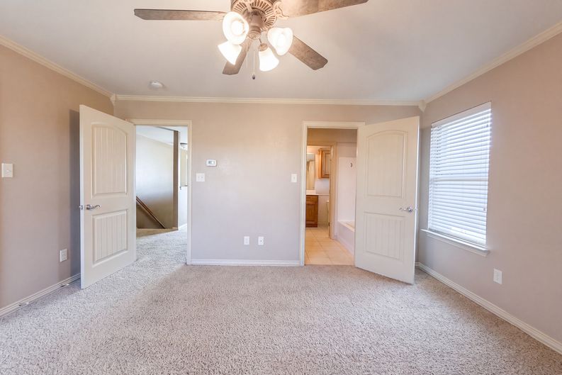 Photo 10 of 20 of 5107 Chesterfield Pl, Arlington, TX